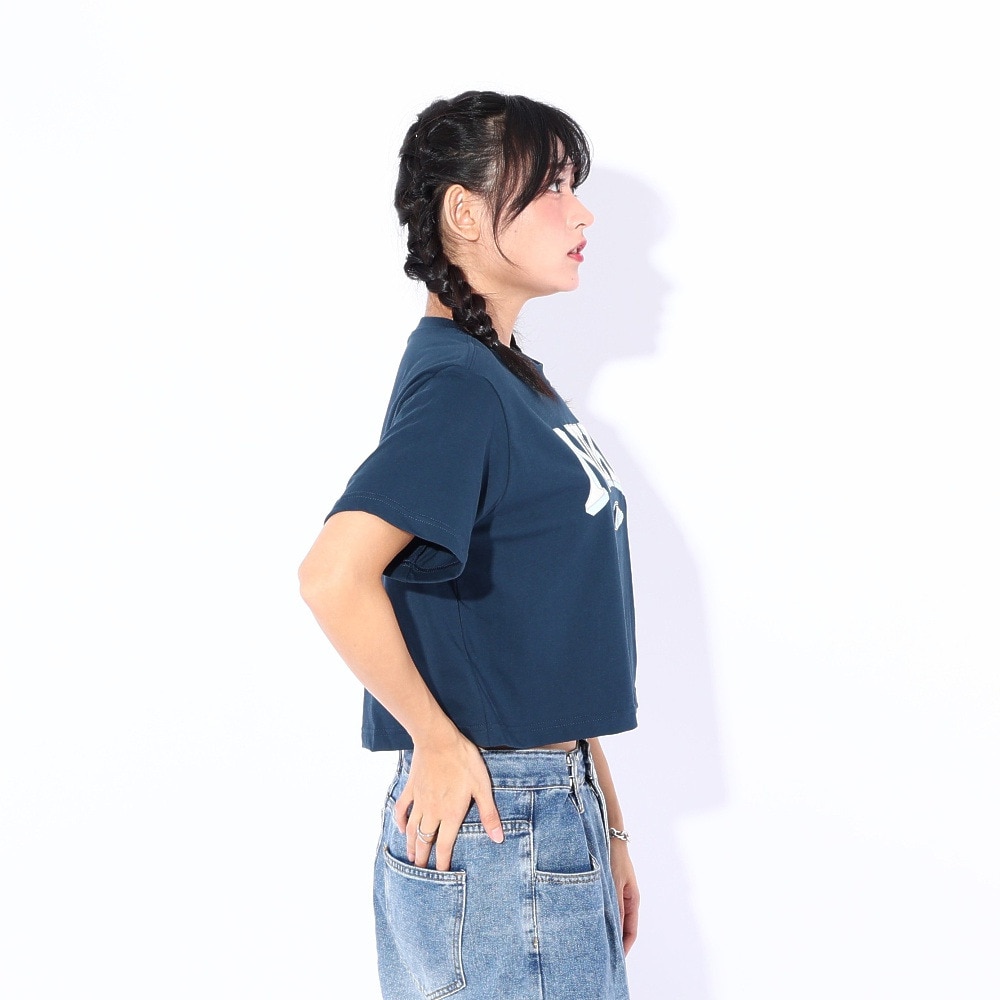 ナイキ（NIKE）（レディース）NSW OC VARZITY ショートスリーブ クロップドTシャツ FZ2856-478