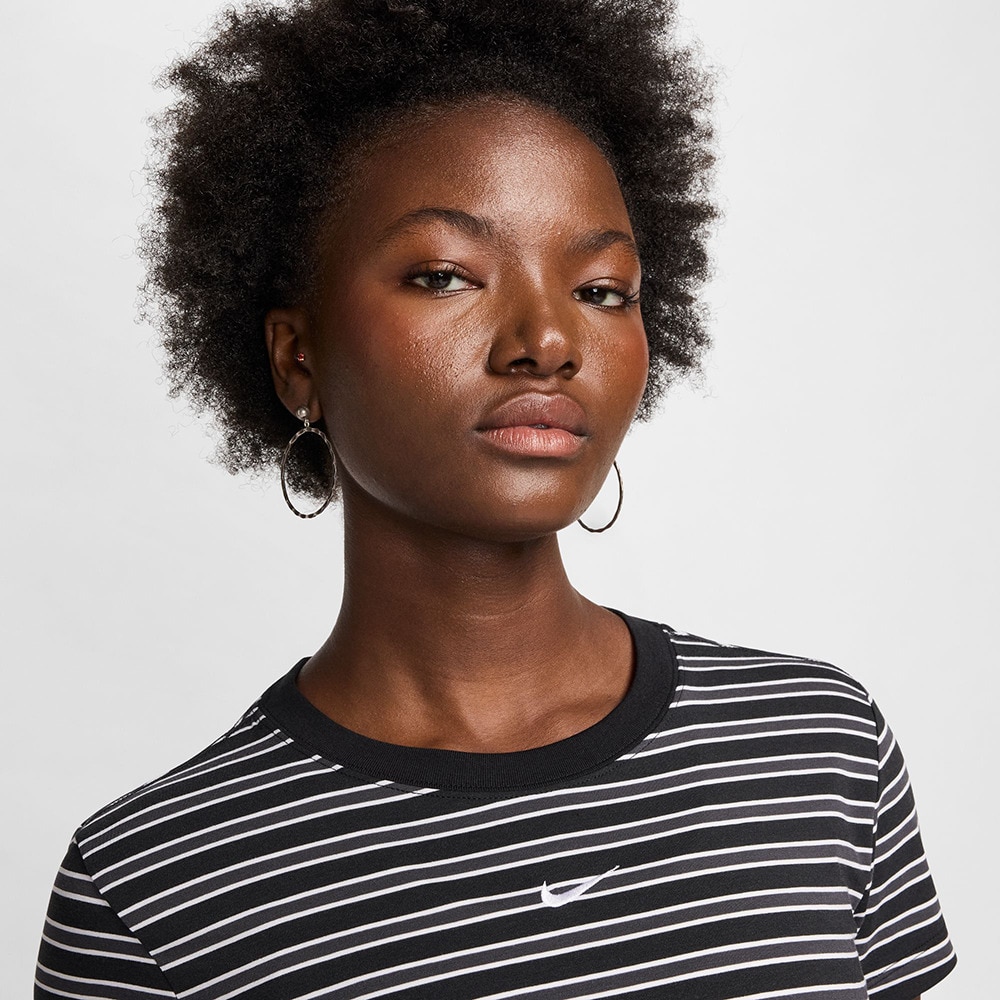 ナイキ（NIKE）（レディース）スポーツウェア チル ニット スリム ストライプド Tシャツ HF9525-010