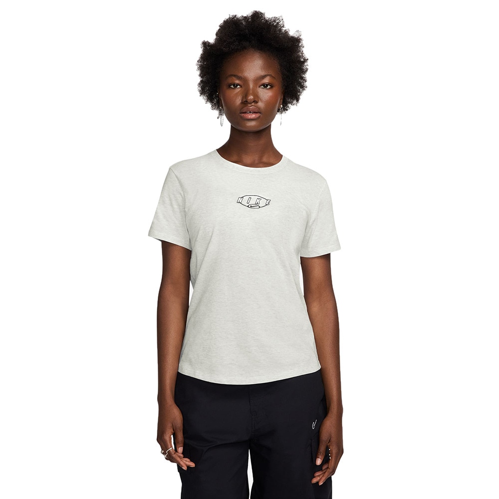 ナイキ（NIKE）（レディース）スポーツウェア クラブ 半袖 Tシャツ HF9699-051