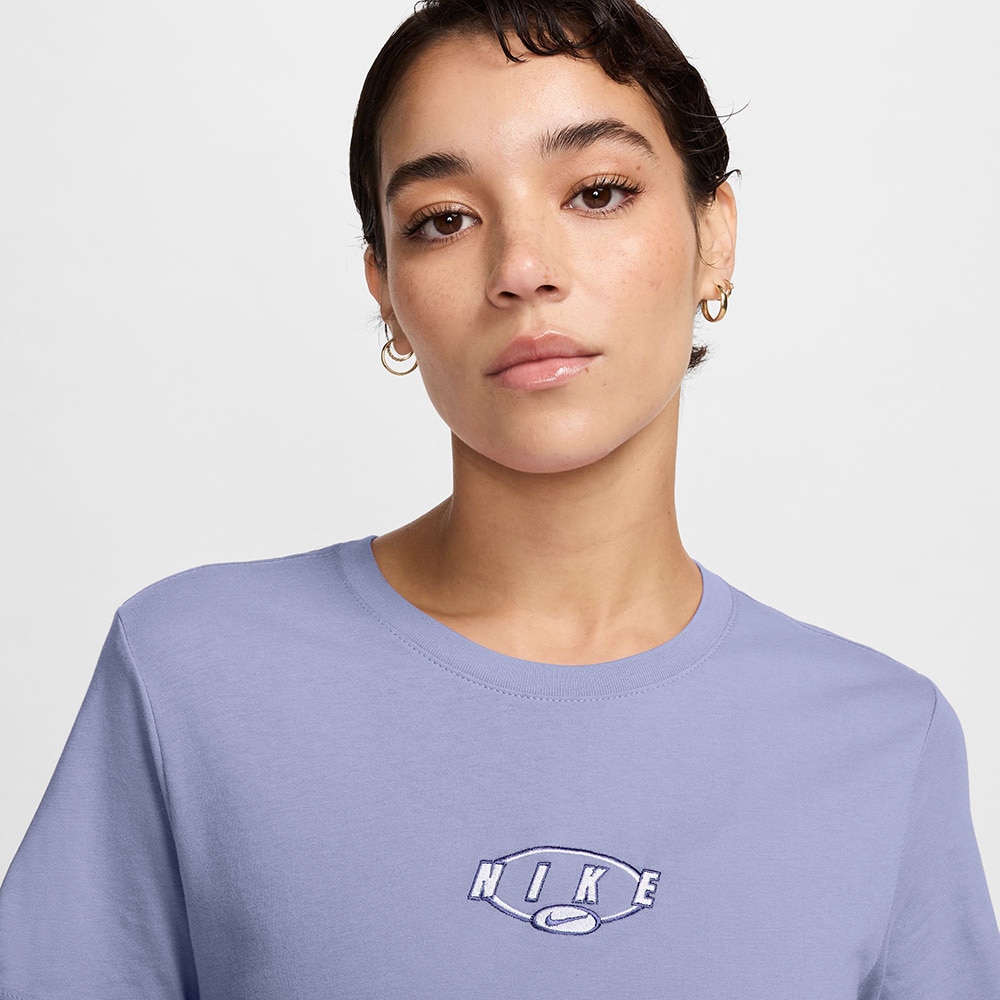 ナイキ（NIKE）（レディース）スポーツウェア クラブ 半袖 Tシャツ HF9699-533