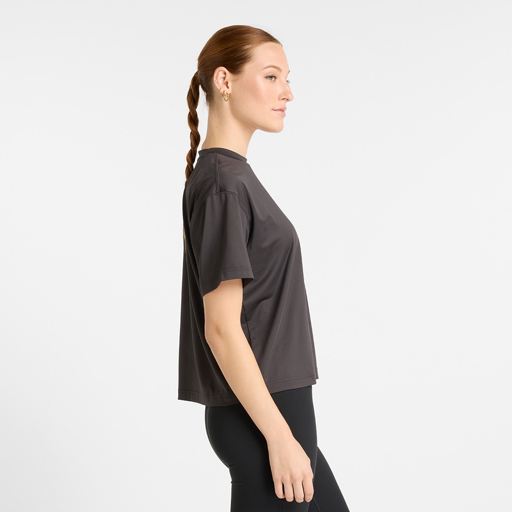 ニューバランス（new balance）（レディース）リラックスグラフィックＴシャツ AWT51135BLK