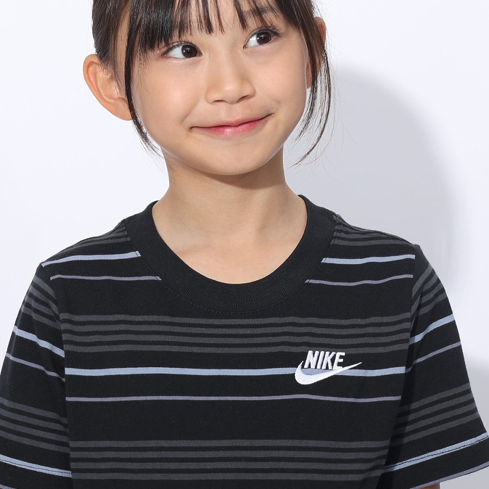 ナイキ（NIKE）（キッズ）ユース NSW クラブ ストライプ 半袖Tシャツ FJ6348-011