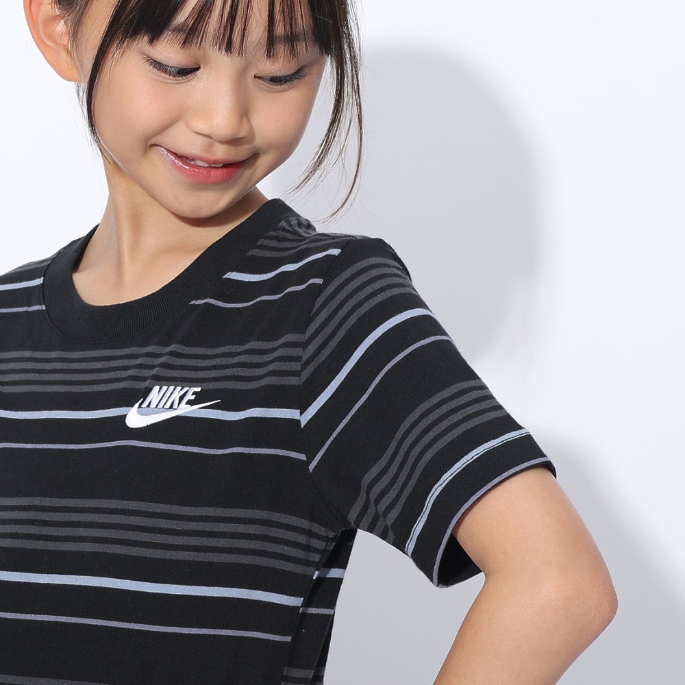 ナイキ（NIKE）（キッズ）ユース NSW クラブ ストライプ 半袖Tシャツ FJ6348-011