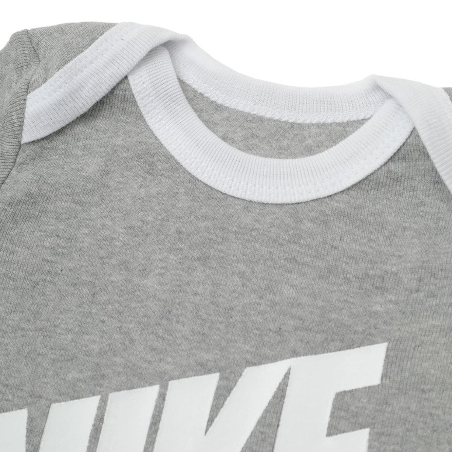 ナイキ（NIKE）（キッズ）ギフトボックス ロンパース・ハット・ソックス 3PC MN0073-042 ※要サイズ確認