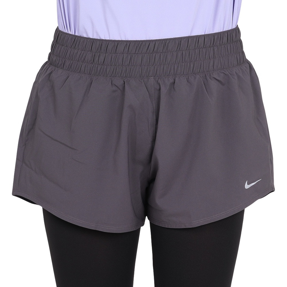ナイキ（NIKE）（レディース）ドライフィット ワン ミッドライズ 8cm ショートパンツ インナー付き DX6011-036