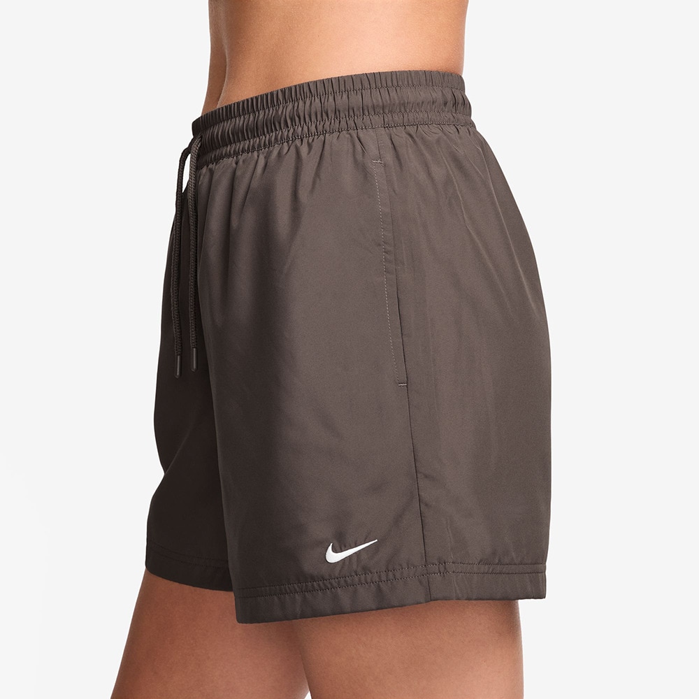 ナイキ（NIKE）（レディース）スポーツウェア クラシック ウーブン ミッドライズ ショートパンツ FV7558-004