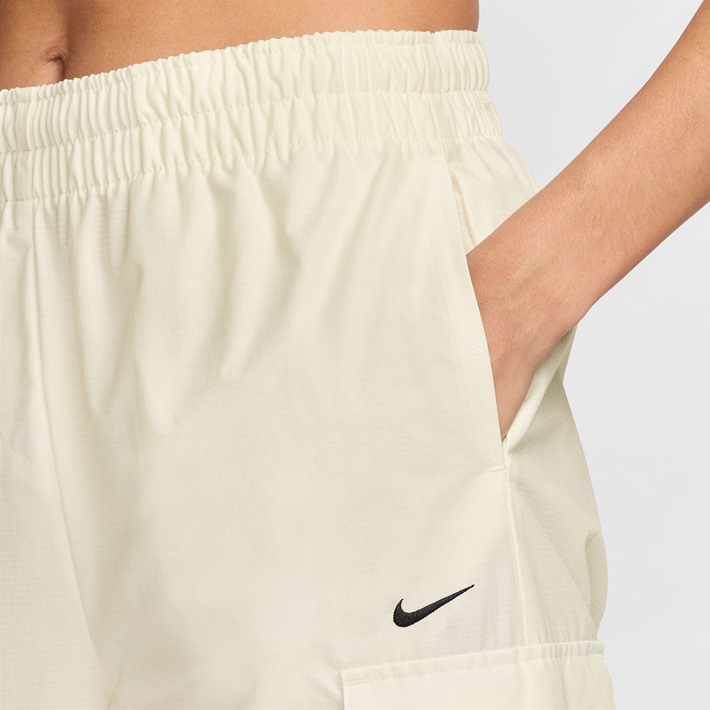ナイキ（NIKE）（レディース）スポーツウェア エブリシング ウーブン ミッドライズ カーゴ パンツ HM6977-133