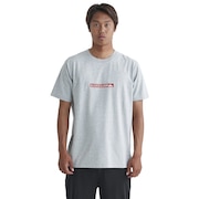 (メンズ)tシャツ 半袖 グレー CLICKER LOGO DNA 半袖Tシャツ 24SP QST241014