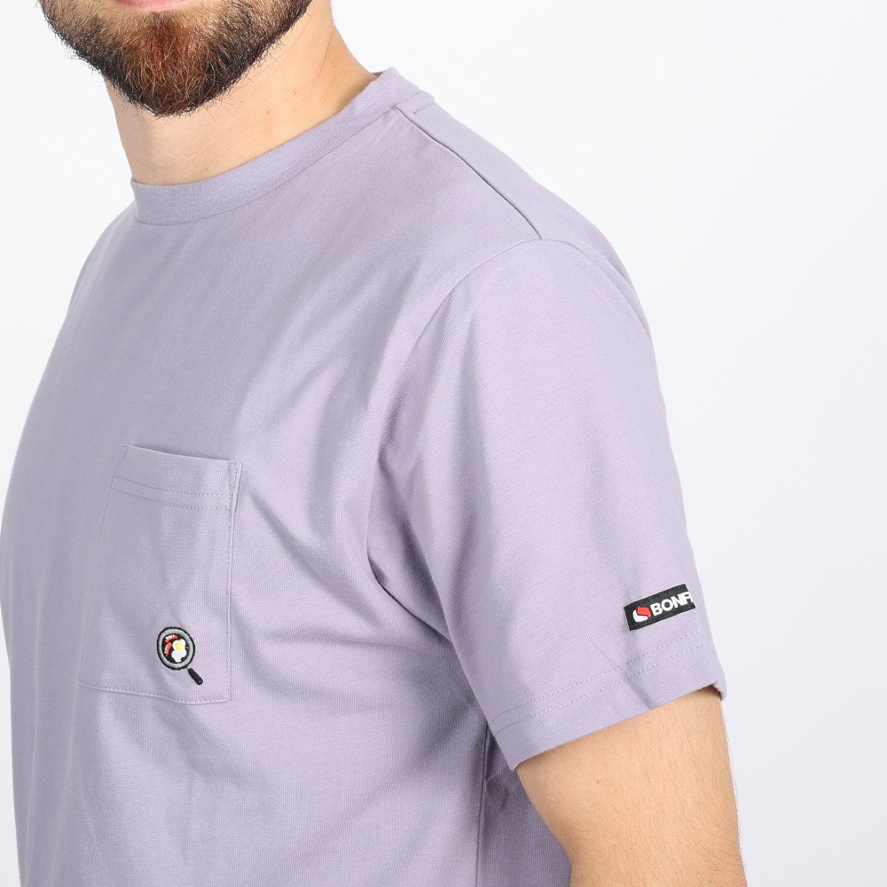 ボンファイア（Bonfire）（メンズ）Embroidery ポケット付き 半袖Tシャツ 50BNF3SCD2264 LVD ラベンダー