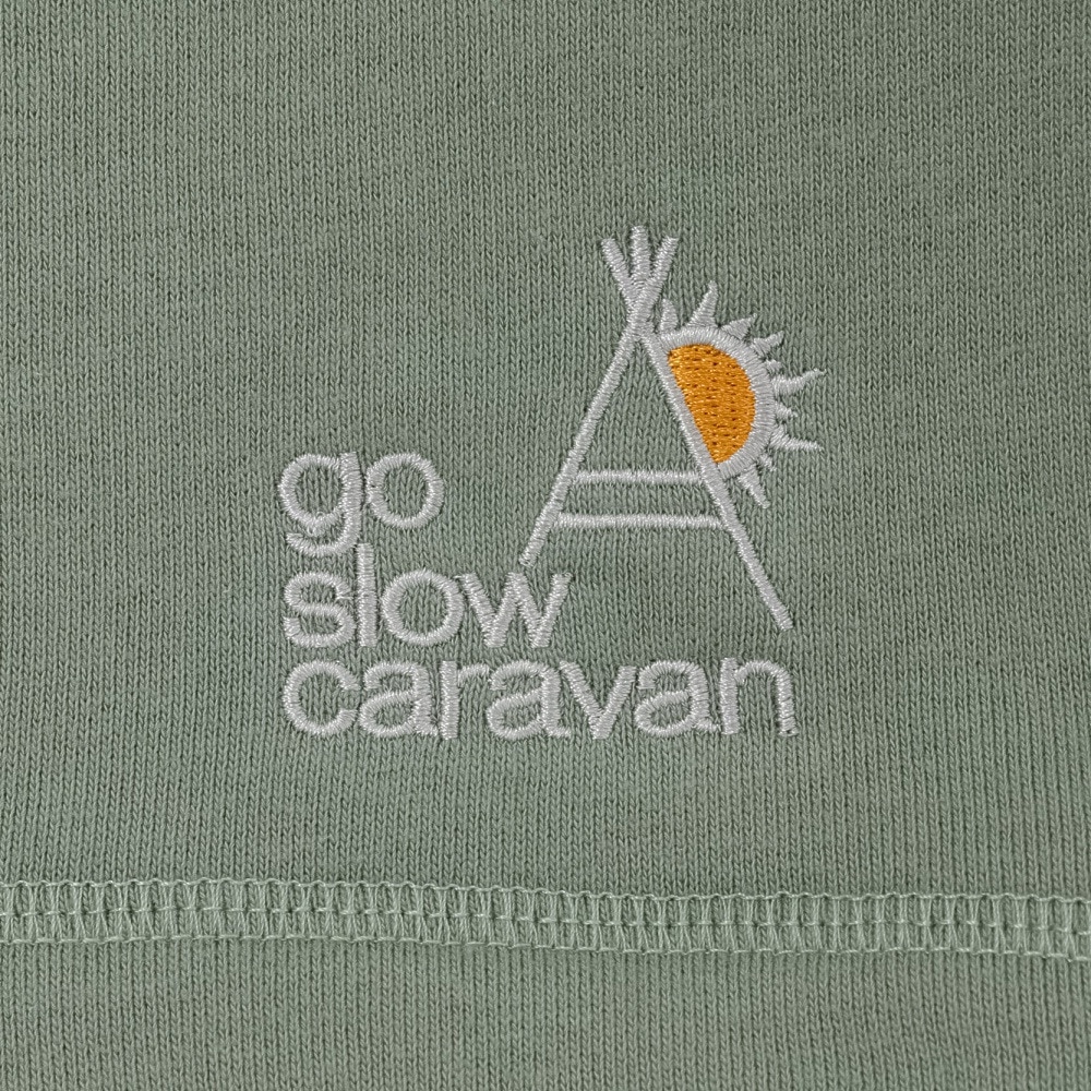 ゴースローキャラバン（GOSLOWCARAVAN）（メンズ、レディース）空紡糸裏毛 スキレットピザクマ ヘムスピンドルクルースウェットシャツ 352606 GRY