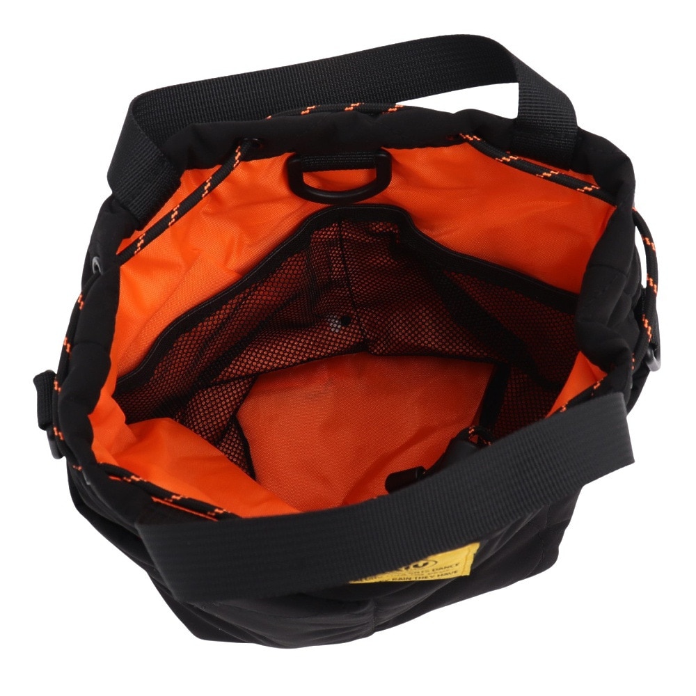 キウ（Kiu）（メンズ、レディース）パデッドポケットフルミニショルダーバッグ K384-900