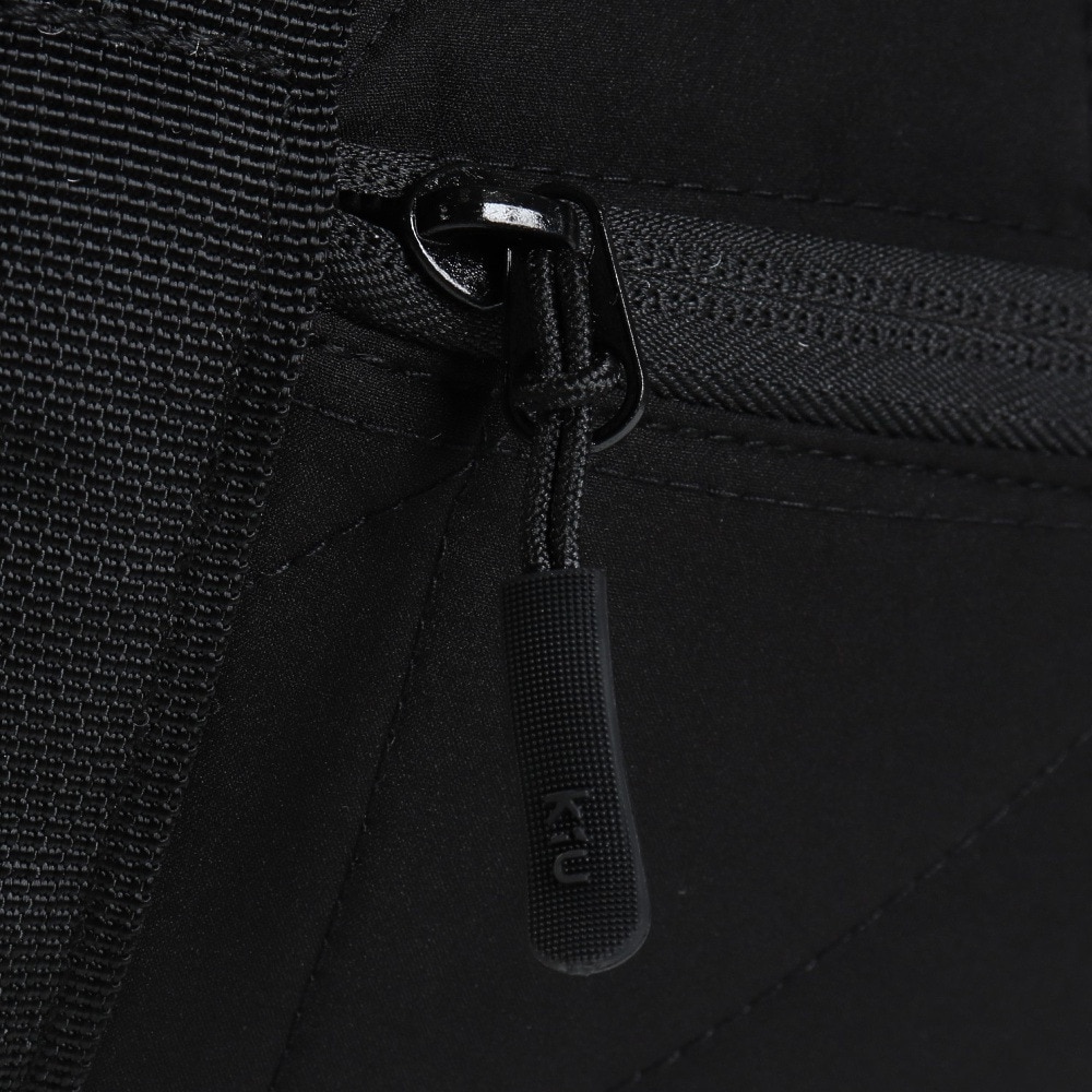 キウ（Kiu）（メンズ、レディース）スクエアパデッドミニボストンバッグ K476-900