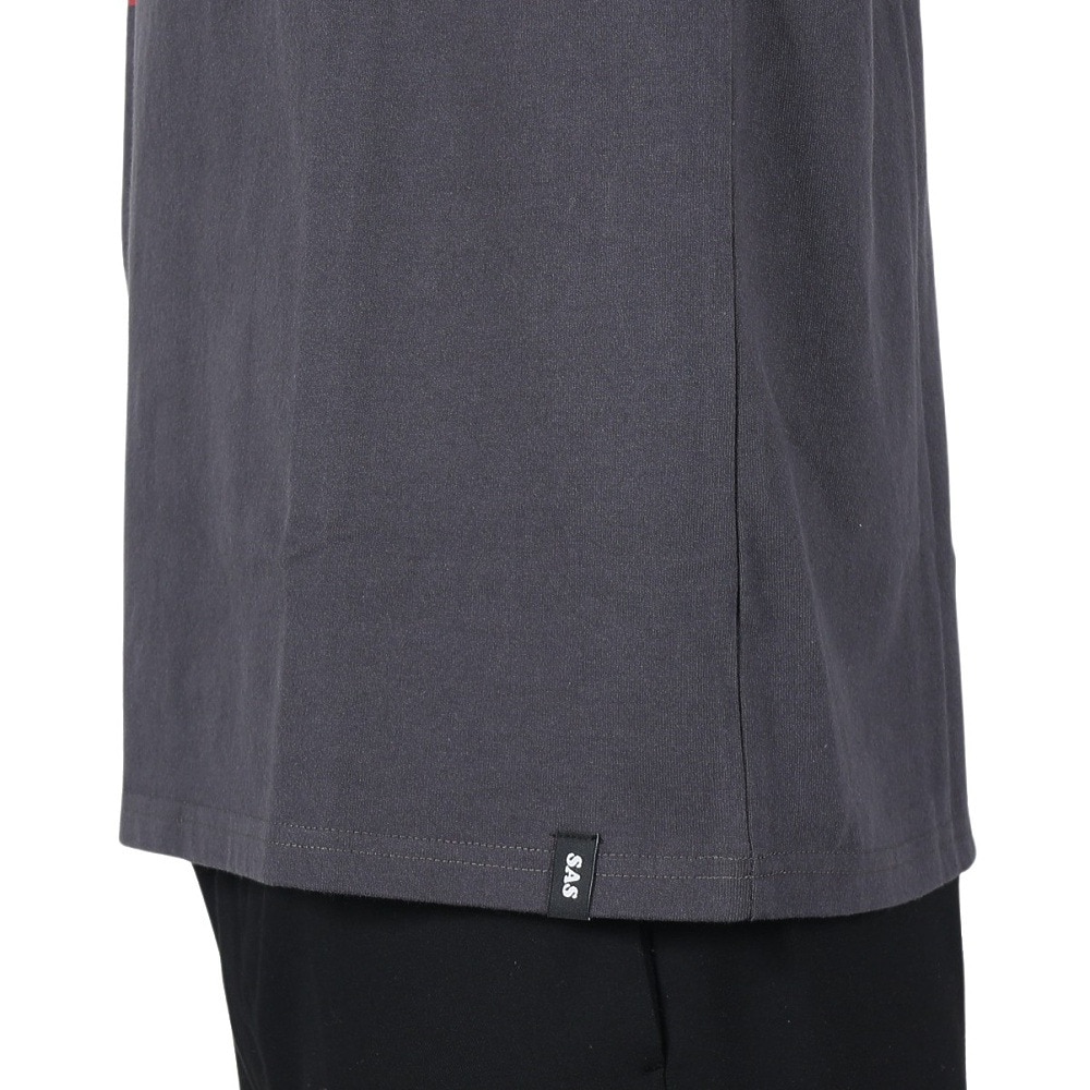 エスエーエス（S.A.S）（メンズ）半袖Tシャツ メンズ カレッジロゴ SAS2247202-17:CHARCOAL
