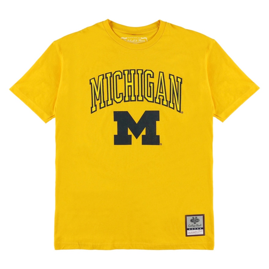 ミッチェルアンドネス（Mitchell&Ness）（メンズ）半袖Tシャツ メンズ NCAA ARCH LOGO TEE MICHIG BMTRTP21133-UMIGOLD