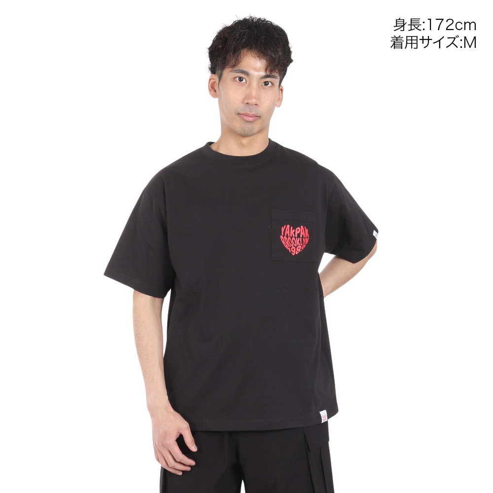 ヤックパック（YAK PAK）（メンズ、レディース）ハートロゴポケット付き 半袖Tシャツ 4510007-01 BLK