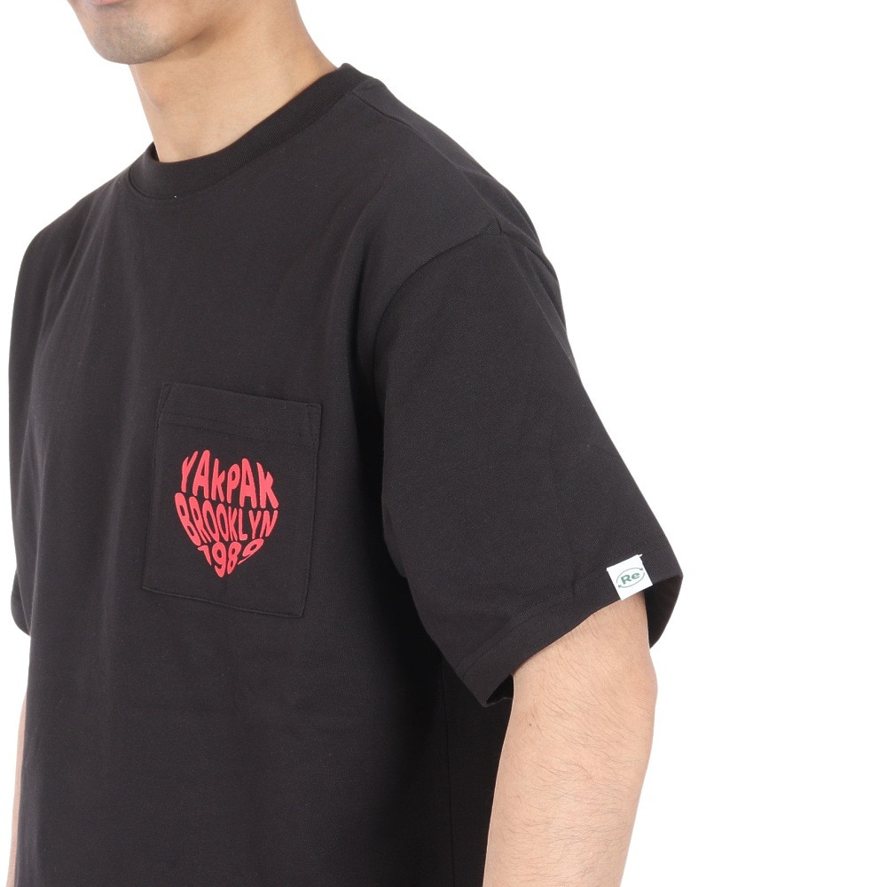 ヤックパック（YAK PAK）（メンズ、レディース）ハートロゴポケット付き 半袖Tシャツ 4510007-01 BLK