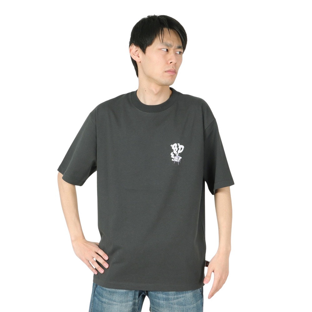 ベンデイビス（BEN DAVIS）（メンズ）スモーキングテレビ 半袖Tシャツ 24580024-CHA