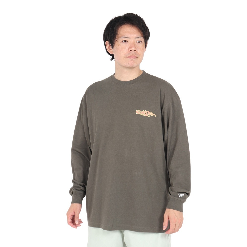 ニューエラ（NEW ERA）（メンズ、レディース）長袖 オーバーサイズド コットン Tシャツ Graffiti 14324707