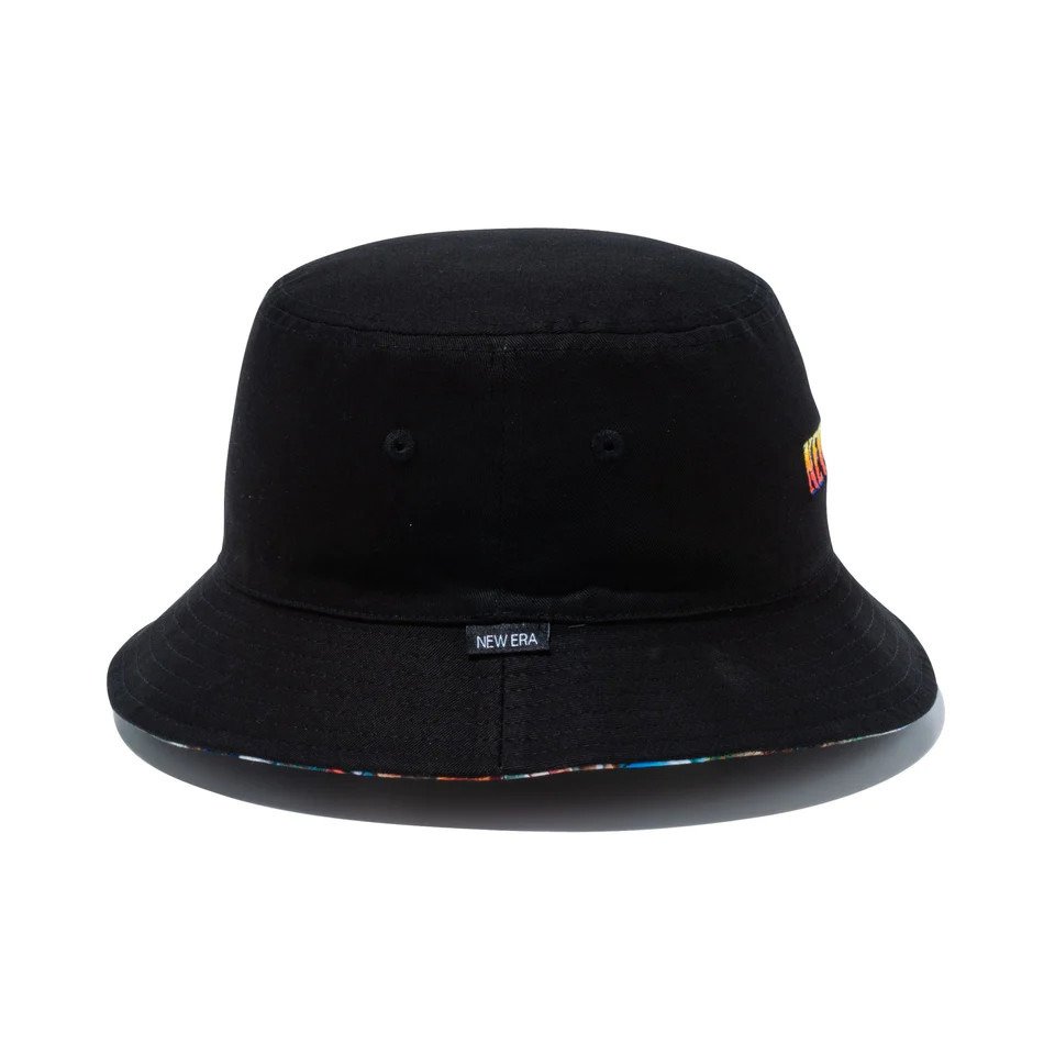 ニューエラ（NEW ERA）（メンズ、レディース）帽子 バケット01 リバーシブル ストリートファイター2 ステージ ブラック オールオーバープリント 14125277