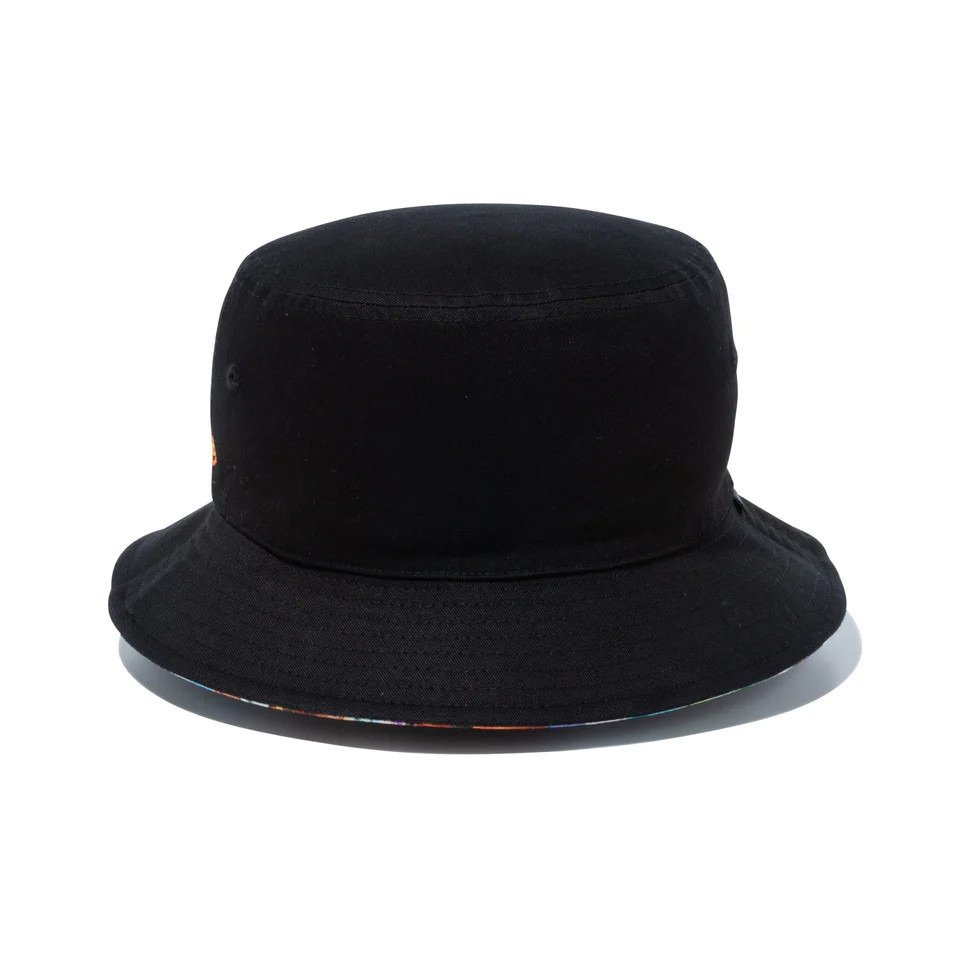 ニューエラ（NEW ERA）（メンズ、レディース）帽子 バケット01 リバーシブル ストリートファイター2 ステージ ブラック オールオーバープリント 14125277