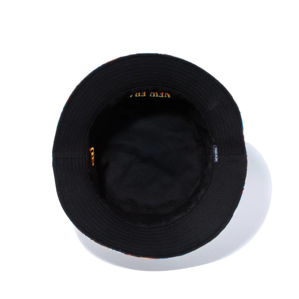 ニューエラ（NEW ERA）（メンズ、レディース）帽子 バケット01 リバーシブル ストリートファイター2 ステージ ブラック オールオーバープリント 14125277