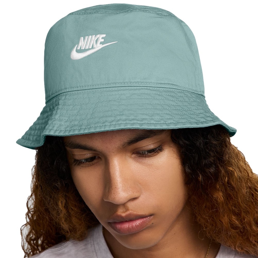 ナイキ（NIKE）（メンズ、レディース）ハット エイペックス フューチュラ ウォッシュ加工 バケットハット 緑 M-Lサイズ FB5381-017 バケハ 帽子
