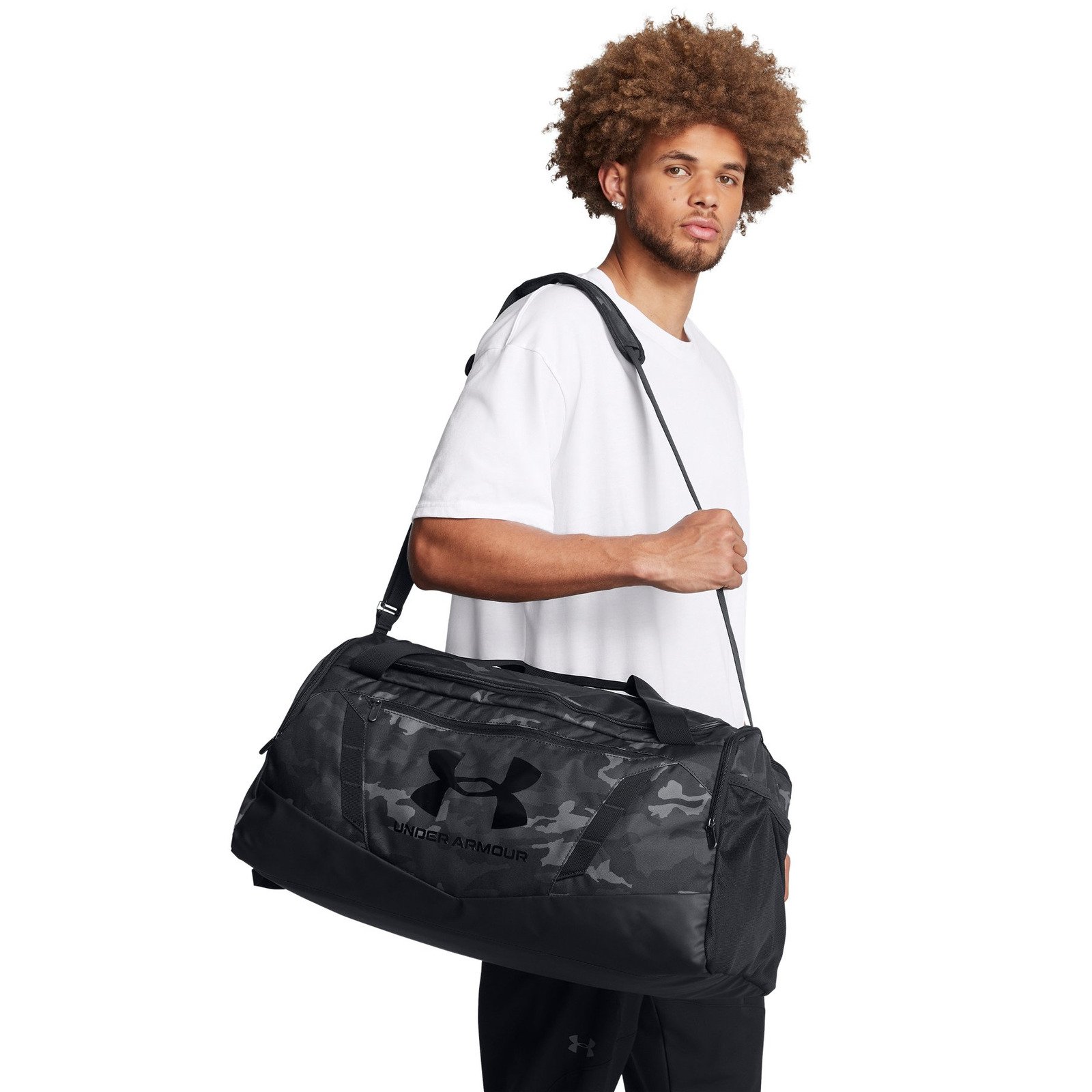 アンダーアーマー（UNDER ARMOUR）（メンズ、レディース）トラベルバック アンディナイアブル5.0 ダッフルバッグ 黒 61L Mサイズ 1369223 010