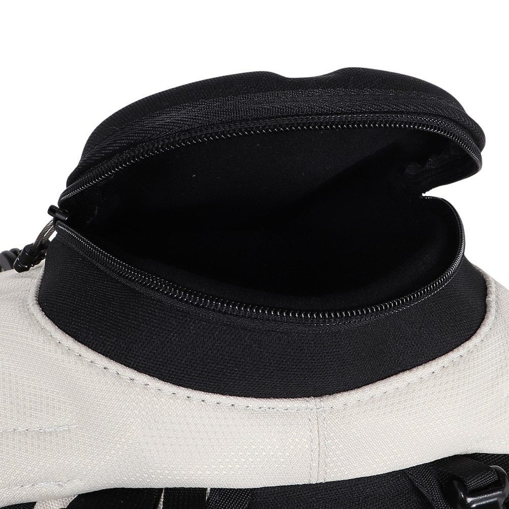 オークリー（OAKLEY）（メンズ、レディース）ディパック KITCHEN SINK 34L アイボリー 92060A-68S シューズバッグ PC収納 パソコン収納 普段使い カジュアル 