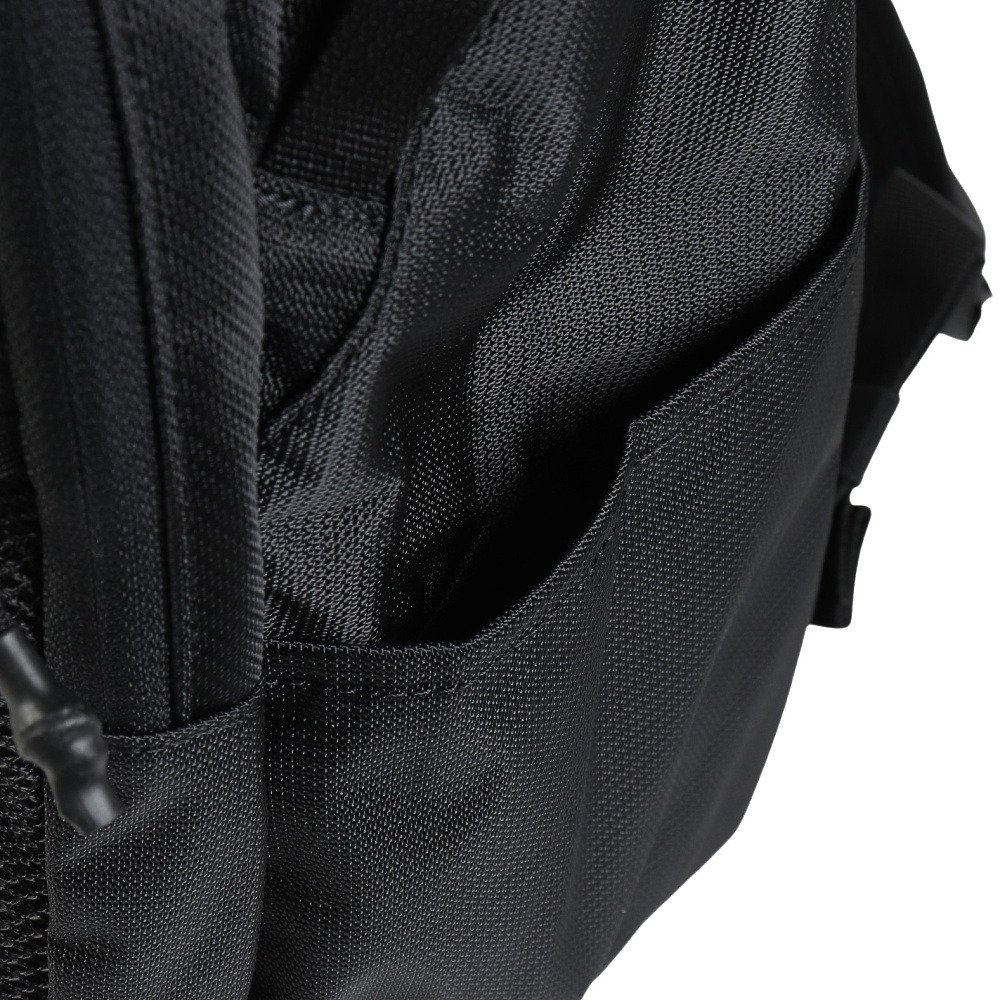 バックパック Essential Day Pack M 9.0 黒 28L FOS901982-081 リュック デイバッグ 通勤 通学 撥水 10