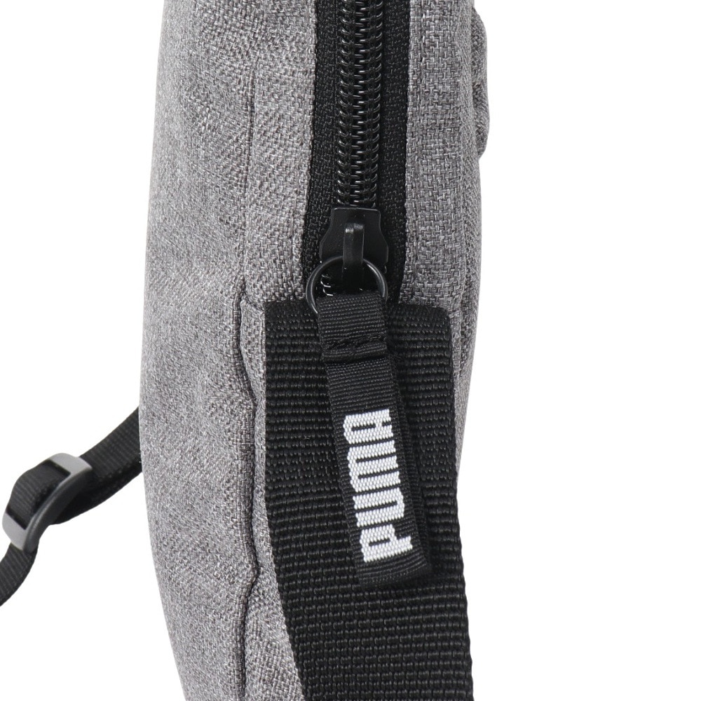 プーマ（PUMA）（メンズ、レディース）バズ ポータブルバッグ 0.8L 09095940 ショルダーバッグ グレー
