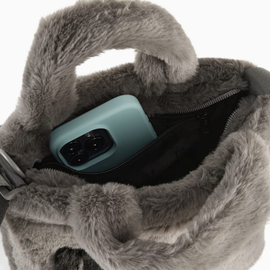 プーマ（PUMA）（レディース、キッズ）バック UP  FAUX  ファー  ミニ  ショッパーバッグ  1.5L  グレー 09171303