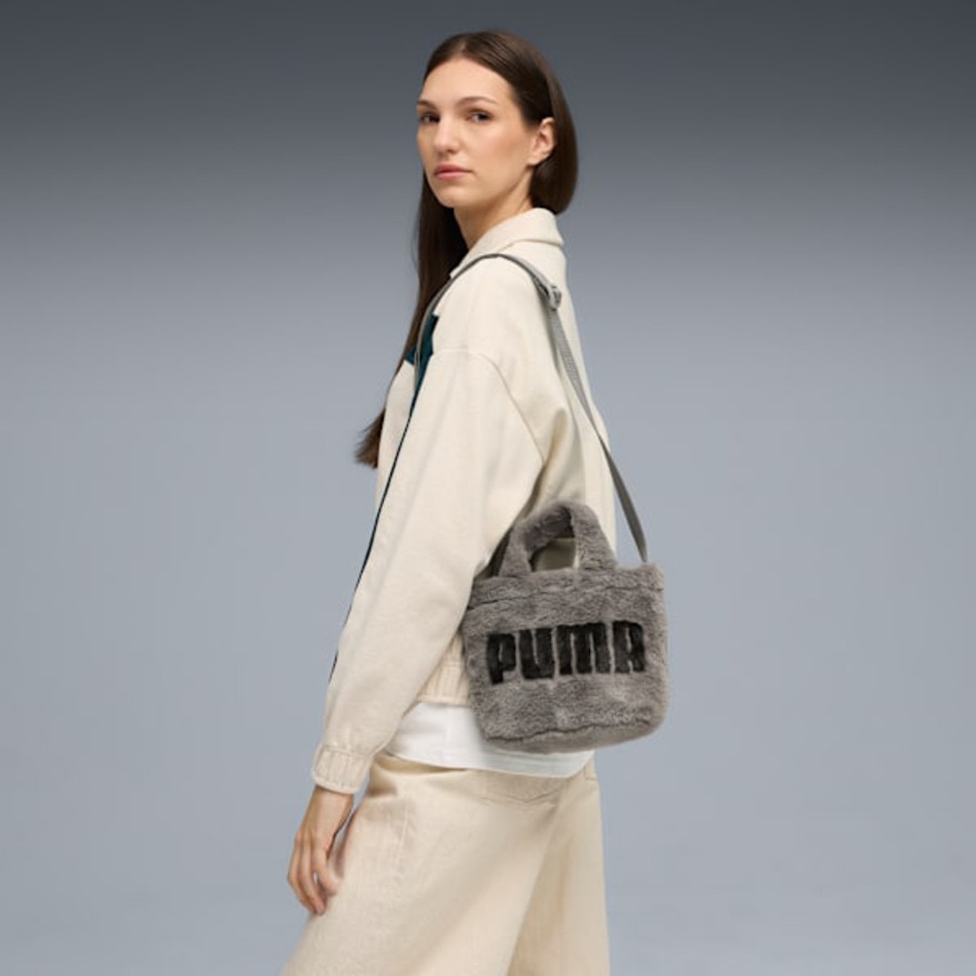 プーマ（PUMA）（レディース、キッズ）バック UP  FAUX  ファー  ミニ  ショッパーバッグ  1.5L  グレー 09171303