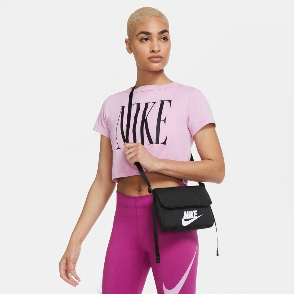 ナイキ（NIKE）（メンズ、レディース）スポーツウェア レベル クロスボディ バッグ CW9300-010