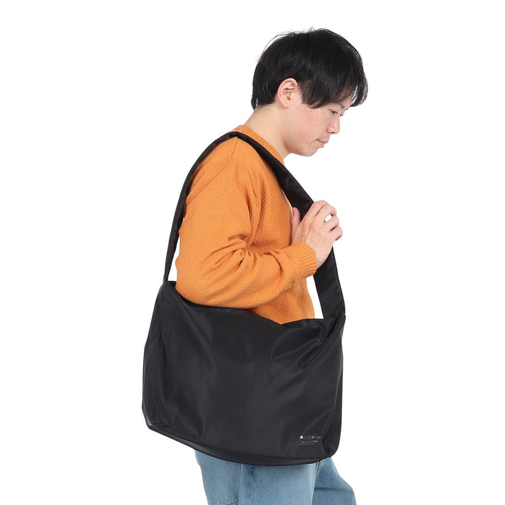 ヤックパック（YAK PAK）（メンズ、レディース）ビッグ ショルダーバッグ 黒 YAK24S010009 BLK