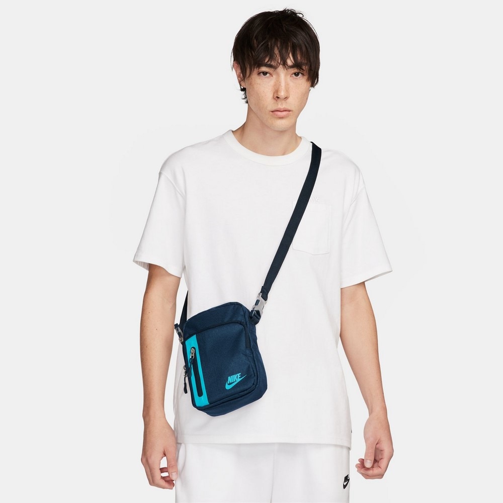 ナイキ（NIKE）（メンズ、レディース）エレメンタル プレミアム クロスボディバッグ 4L DN2557-478