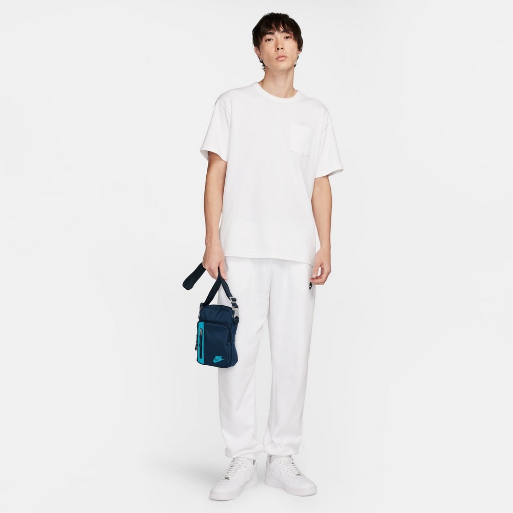 ナイキ（NIKE）（メンズ、レディース）エレメンタル プレミアム クロスボディバッグ 4L DN2557-478