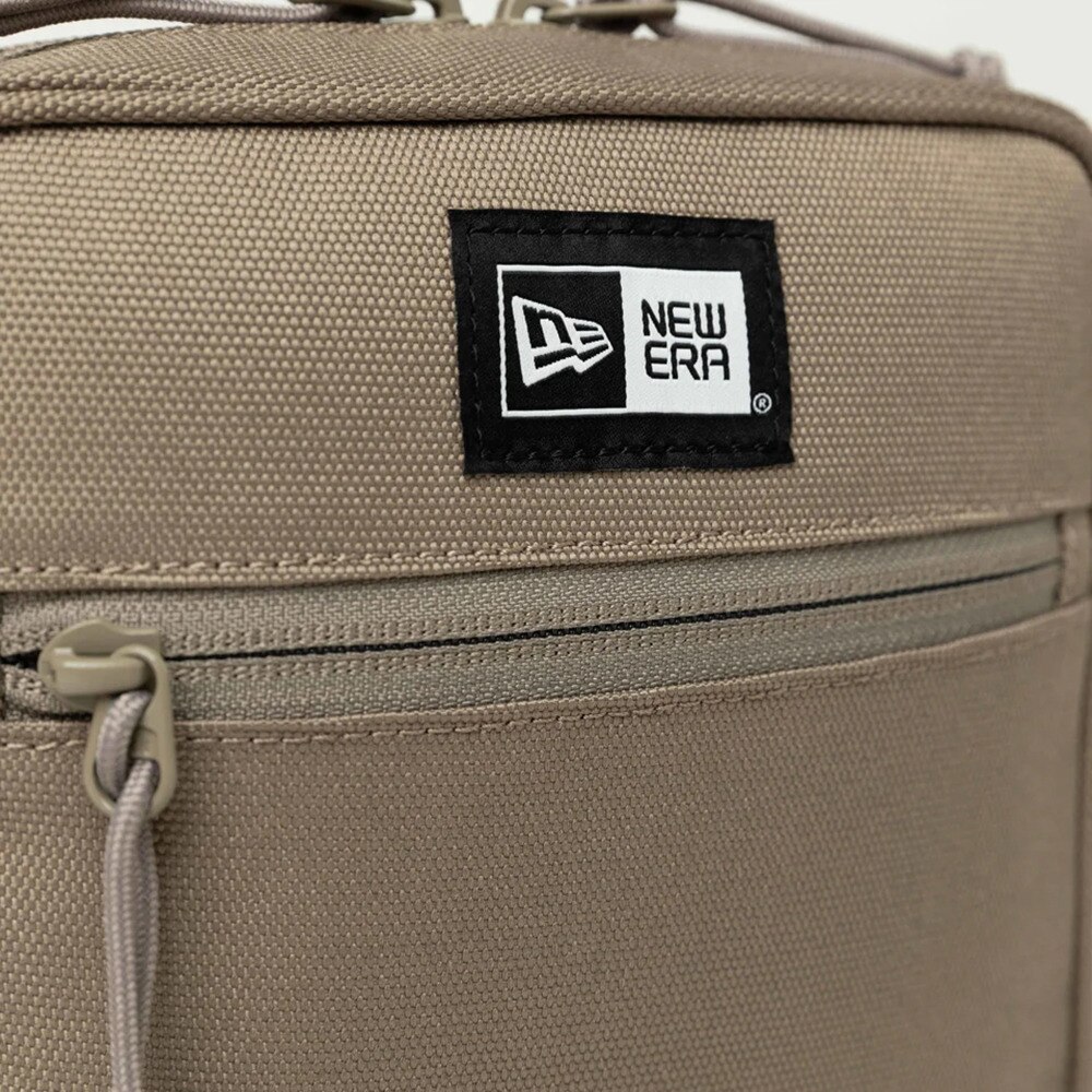 ニューエラ（NEW ERA）（メンズ、レディース）スクエア ショルダーポーチ 1.5L ボックスロゴ 13552460