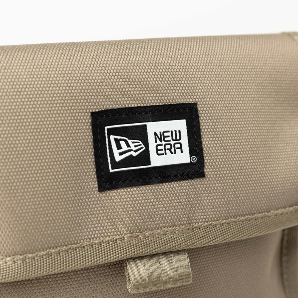ニューエラ（NEW ERA）（メンズ、レディース）スクエア ネックポーチ 0.5L ボックスロゴ 13552462