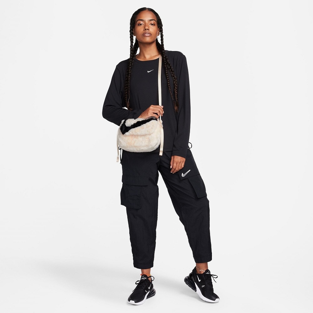 ナイキ（NIKE）（レディース）フューチュラ 365 フェイクファー クロスボディバッグ 1L FB3048-838