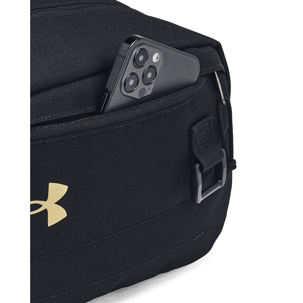 アンダーアーマー（UNDER ARMOUR）（メンズ、レディース）コンテイン トラベル キット 1381922 001 5.5L マルチポーチ 旅行 黒 撥水