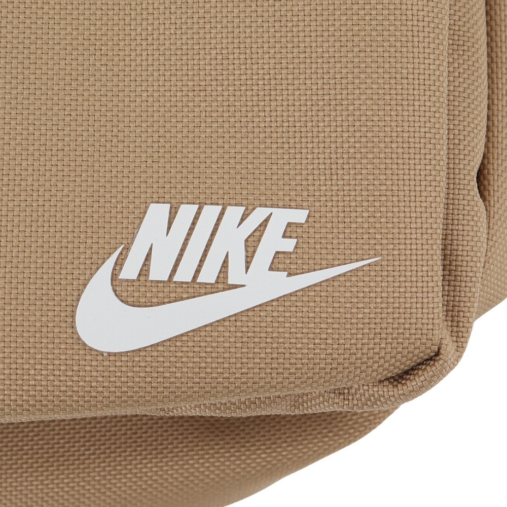 ナイキ（NIKE）（メンズ、レディース）ショルダーバッグ ヘリテージ クロスボディ 4L DB0456-297 お出かけ 外出 旅行 トラベル ロゴ おしゃれ シンプル