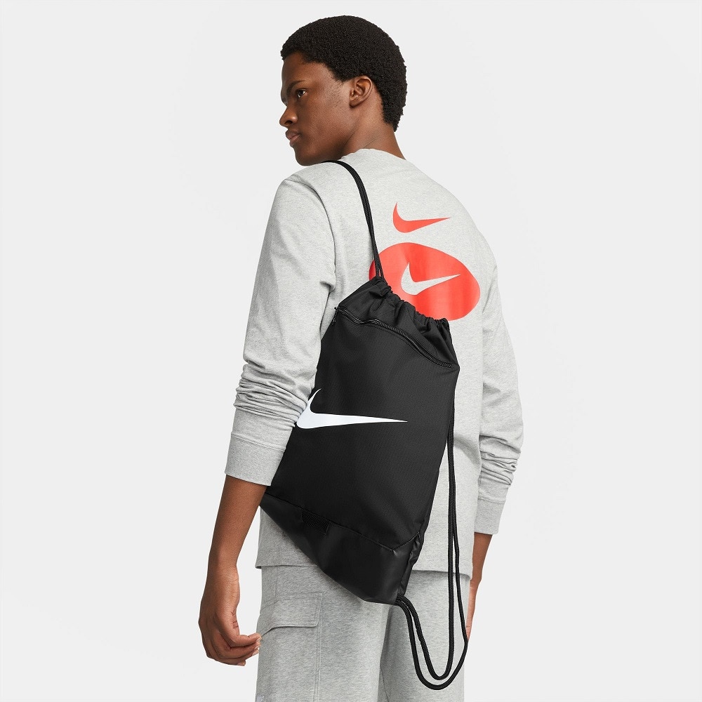 ナイキ（NIKE）（メンズ、レディース）ジムサック ブラジリア 9.5 黒 18L DM3978-010 ナップサック ドローストリング