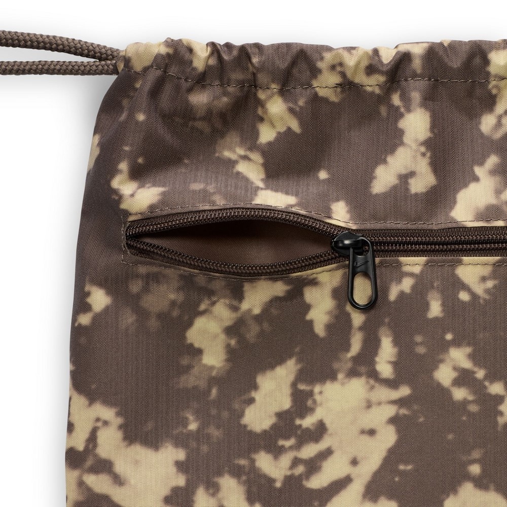 ナイキ（NIKE）（メンズ、レディース）ブラジリア ドローコードバッグ ナップザッグ 9.5 AOP SP25 ブラウン 18L HJ8240-004 靴入れ シューズ入れ 体操着入れ