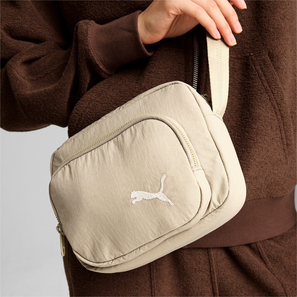 プーマ（PUMA）（メンズ、レディース）コア HERX ボディバッグ 09028406 3L ベージュ