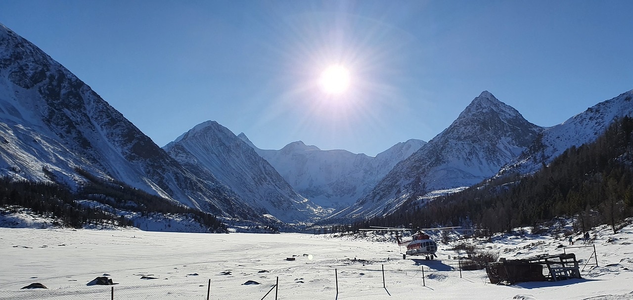 天候のいい雪山